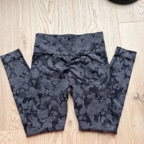 Gymshark Adapt Camo Seamless Leggings - Picture 6 of 6